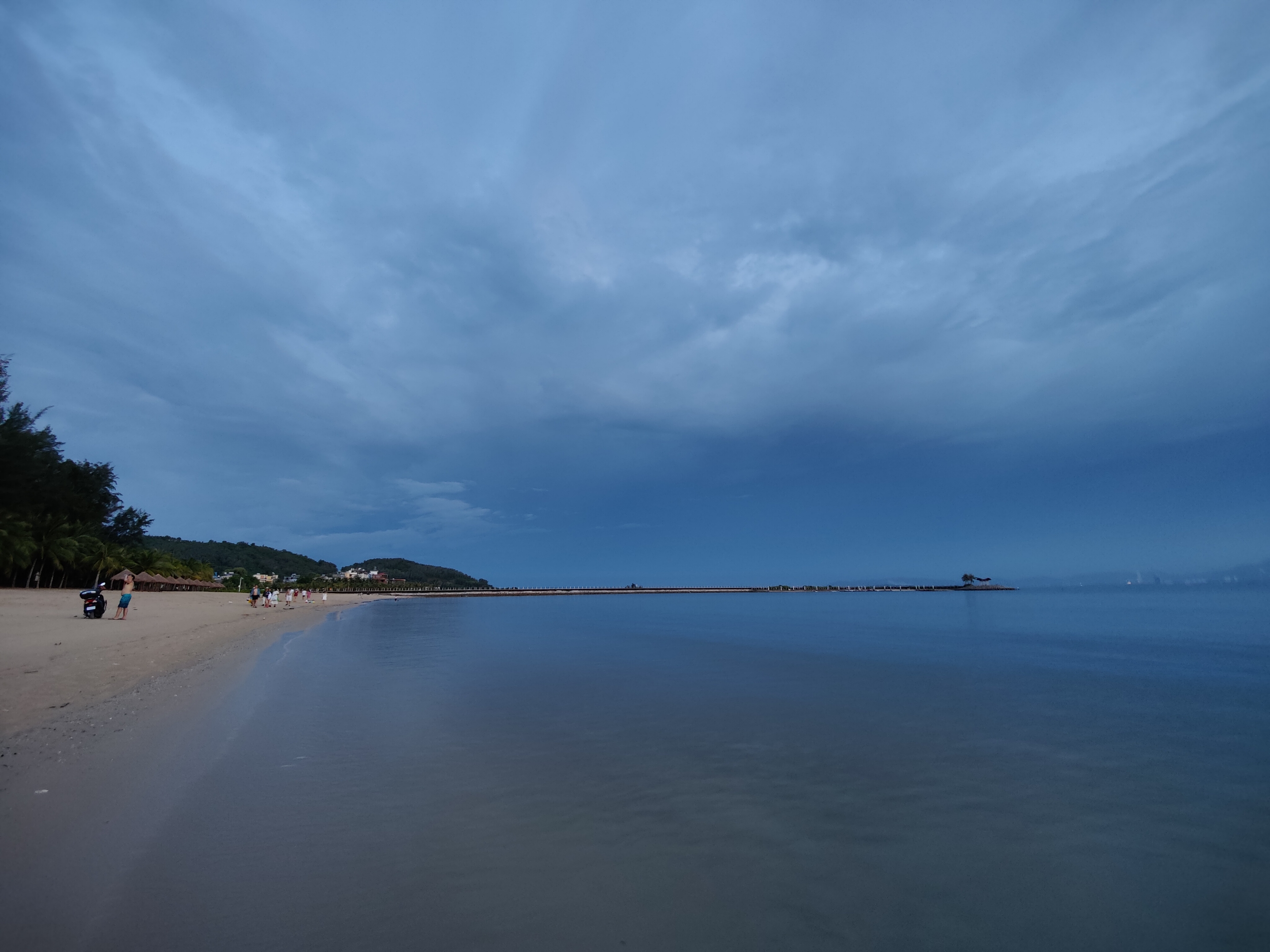相遇大海一一海南岛上