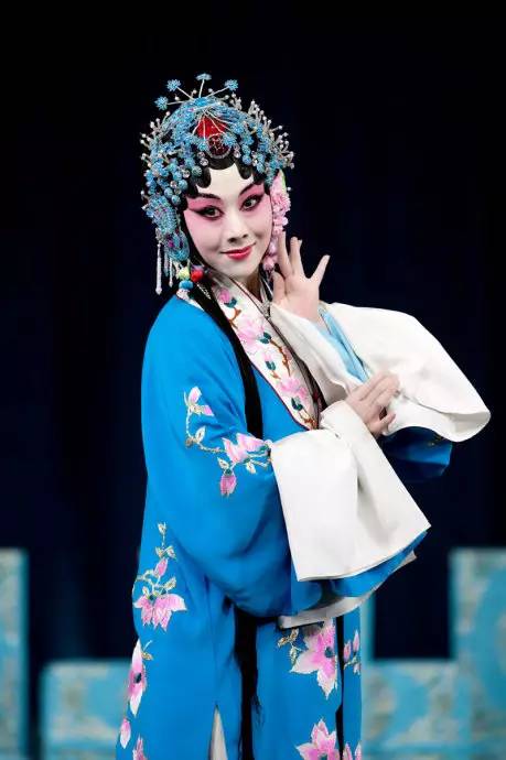 千钟醉为情心憔悴词林正韵