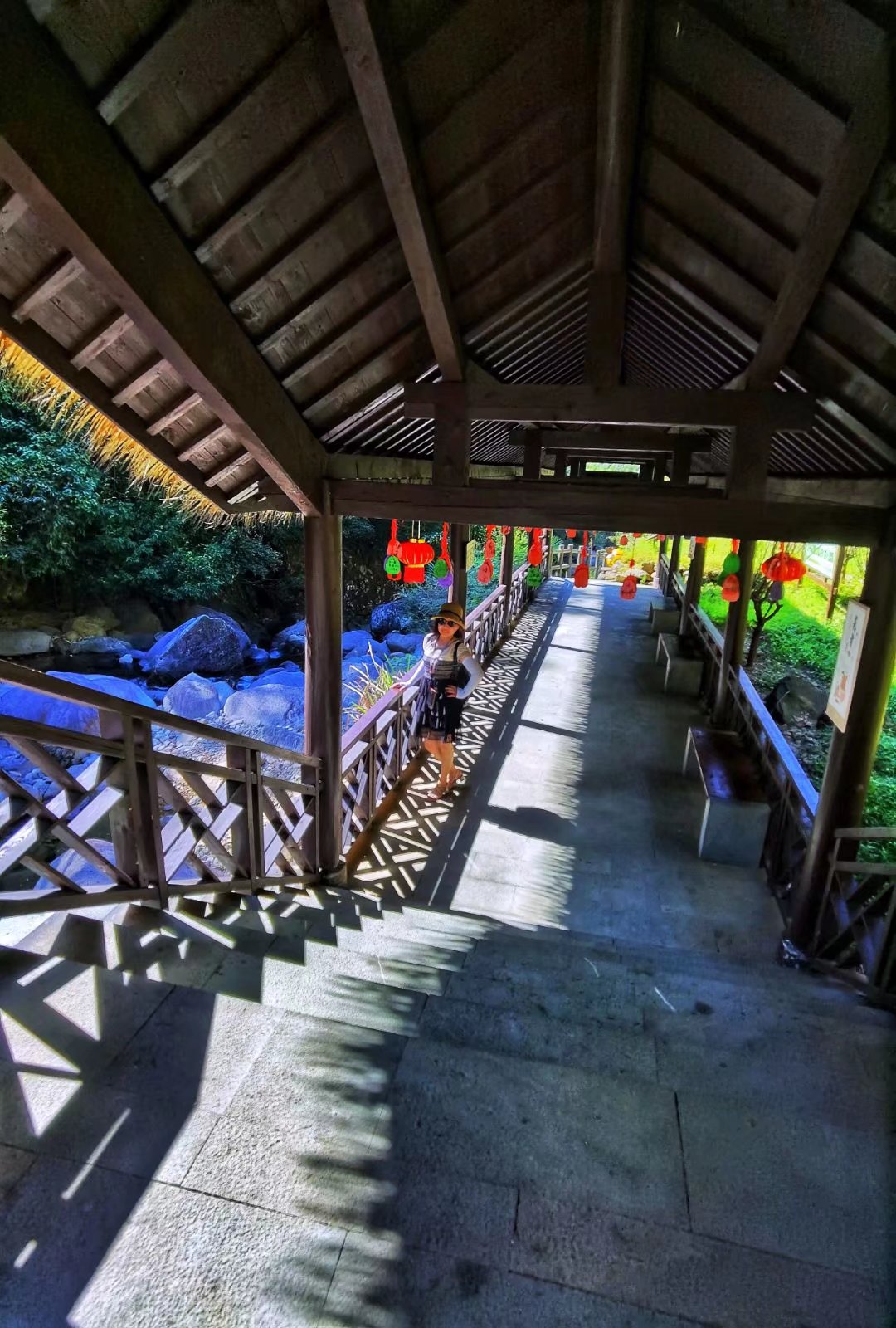 梅树底风景区为国家aaaa景区,位于浙江省常山县梅树底村,为典型