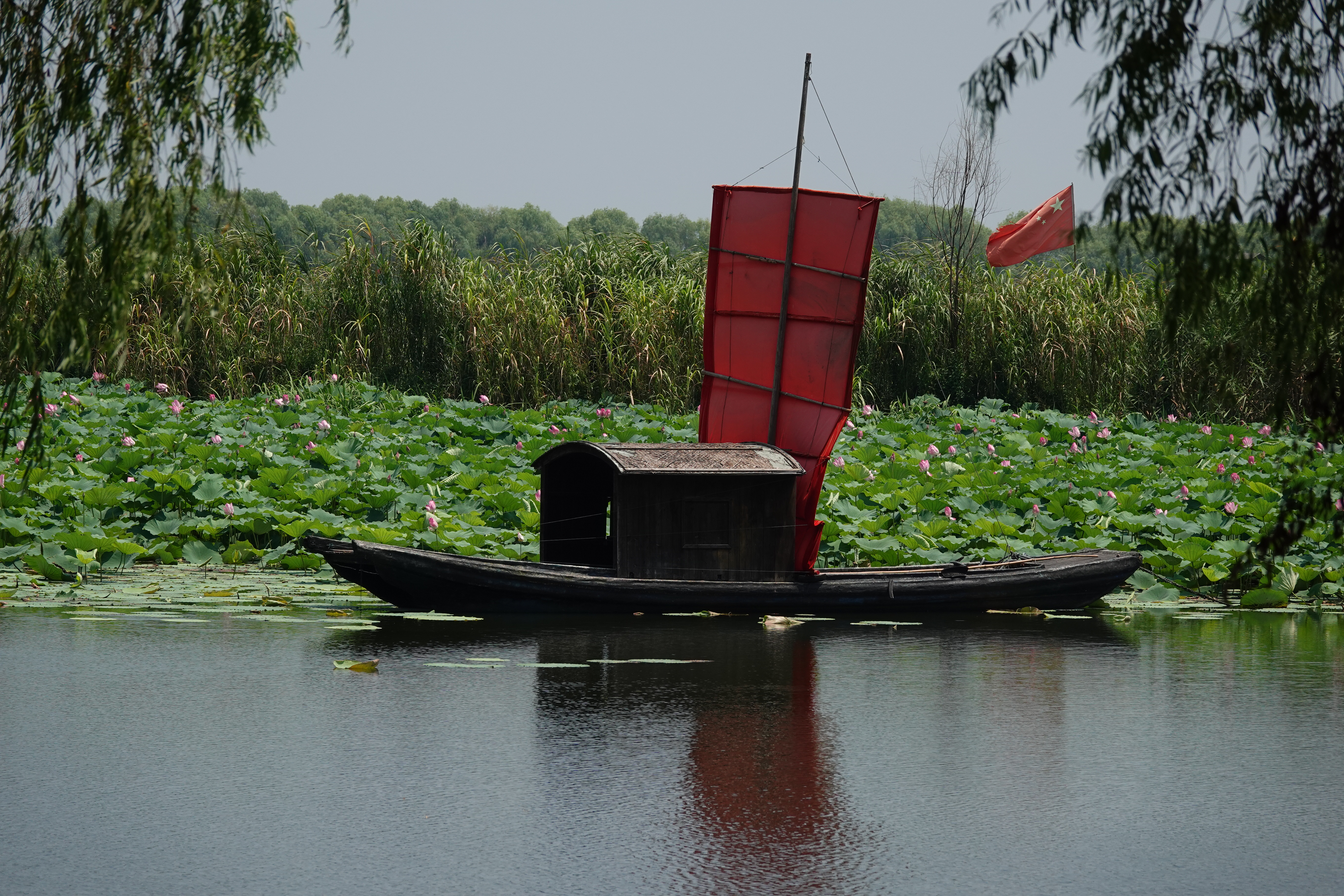 【首发】湖上小船