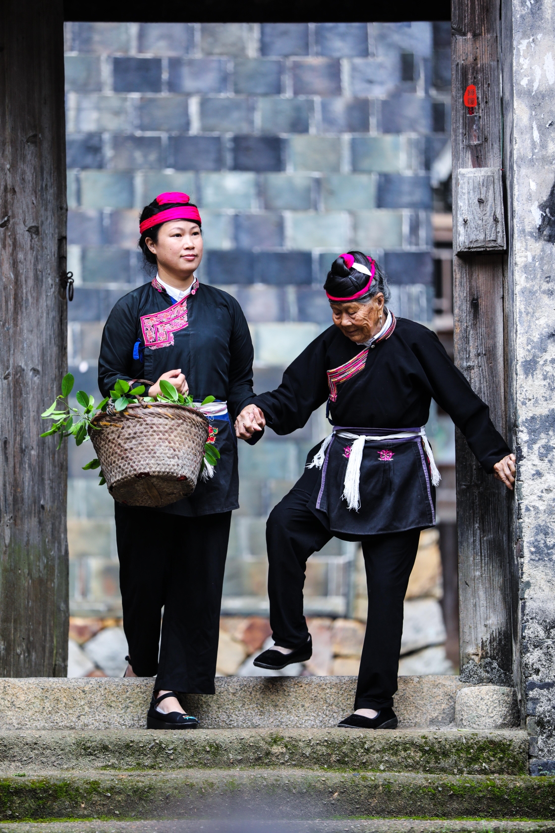 半月里村的畲族女人