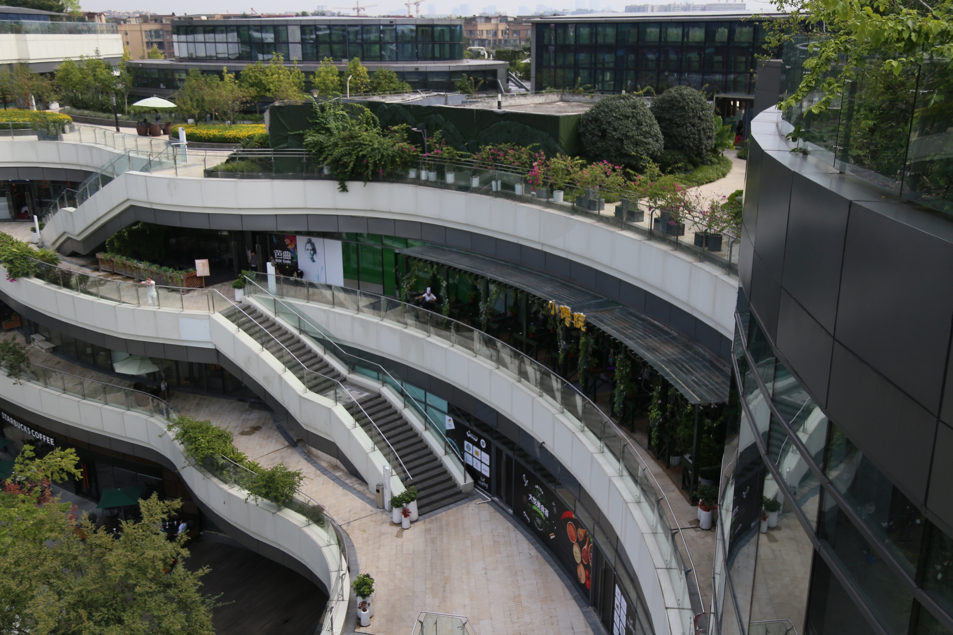 成都市大悅城層層樓臺花園密佈