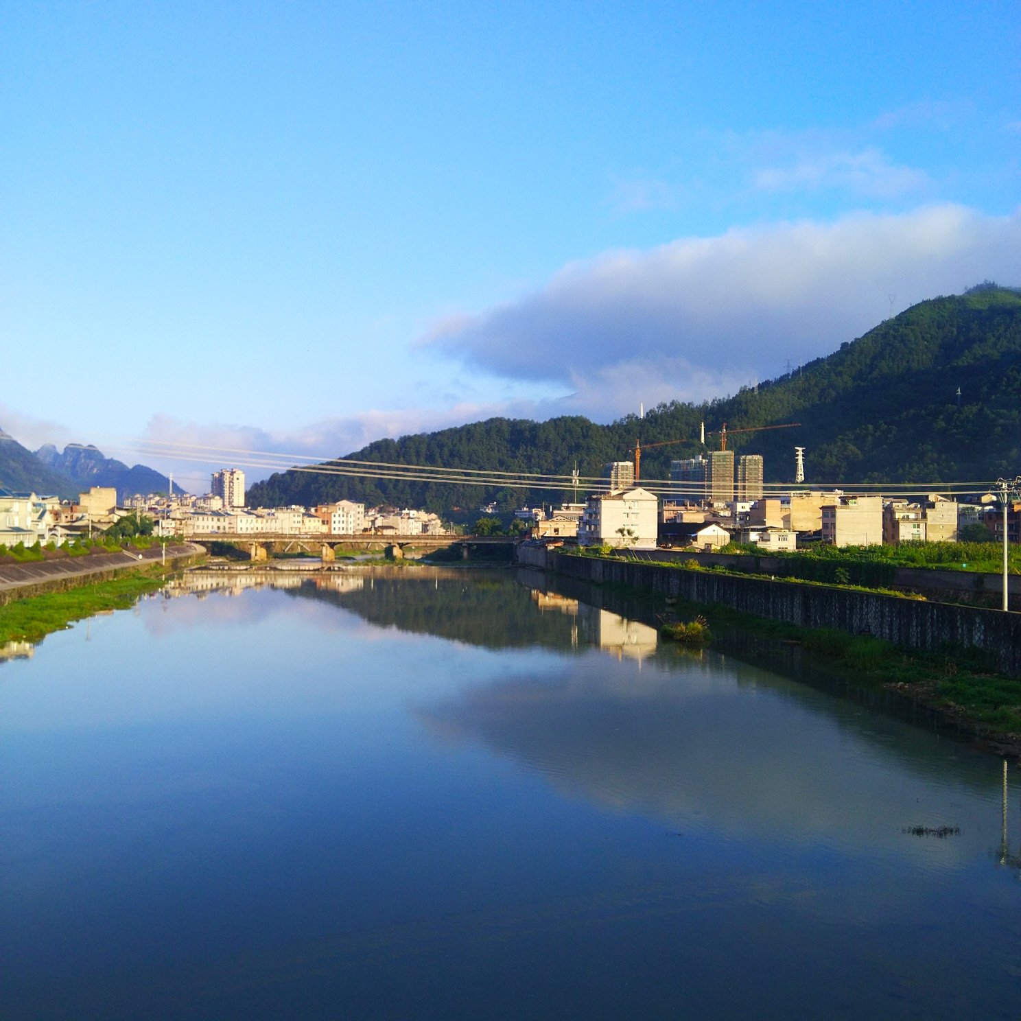 地处生态环境第一县美誉的浙江庆元山青水秀蓝天白云森林茂密空气清新