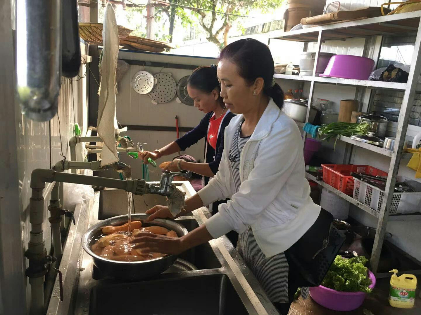 聚焦Ⅱ就在今天芒市三小200班同学走进载瓦拥他们去干什么