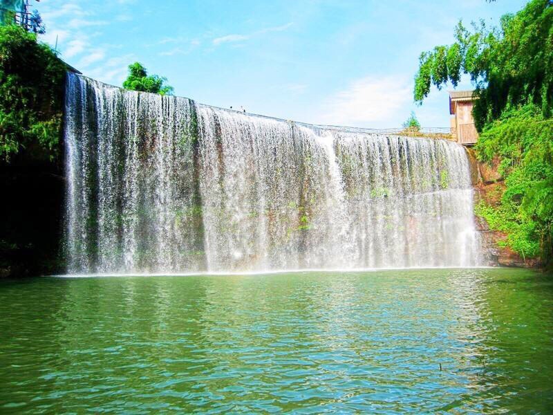 蜀南竹海之七彩飞瀑