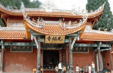 绿满大地春
