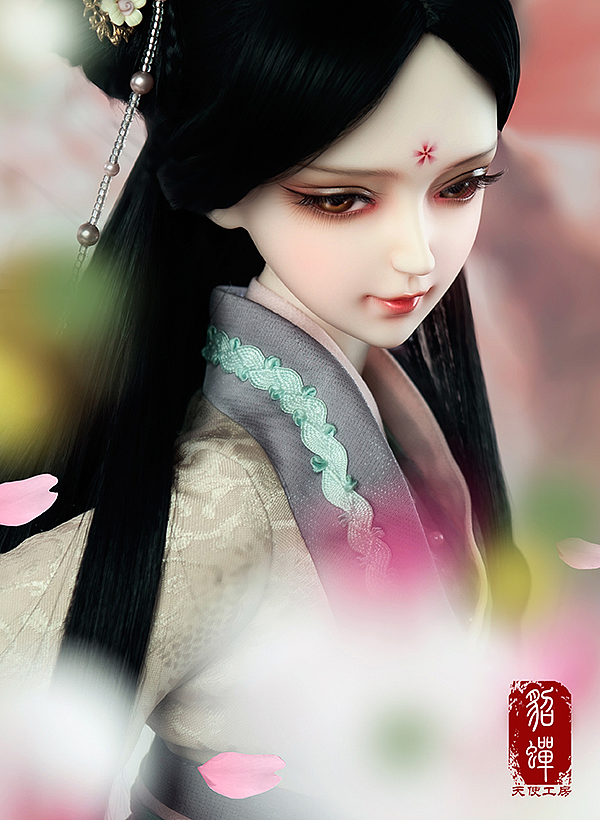 中国古代四大美女之三《闭月.月影貂婵》作者:周国平诵读:☆屏
