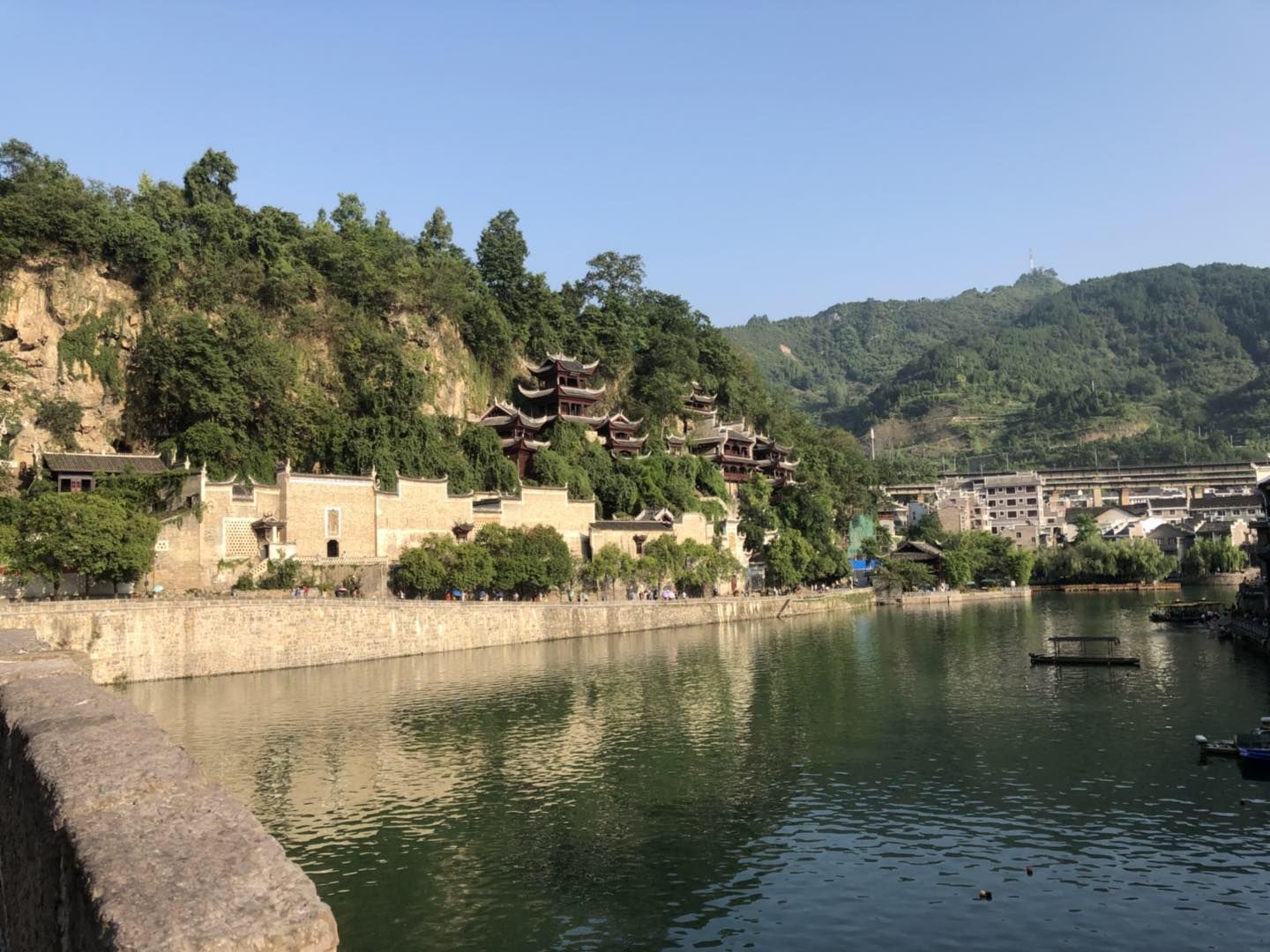 《乾隆志镇远府》文云:镇远府,汉属武陵郡无阳县地,晋为无阳县.