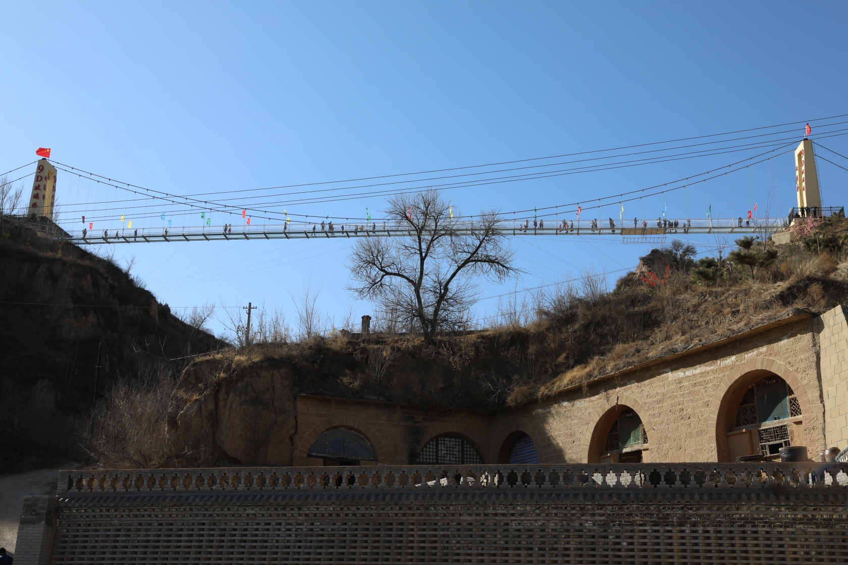 榆阳区古塔镇余兴庄办事处赵家峁村位于榆林市城区东南30公里处,属