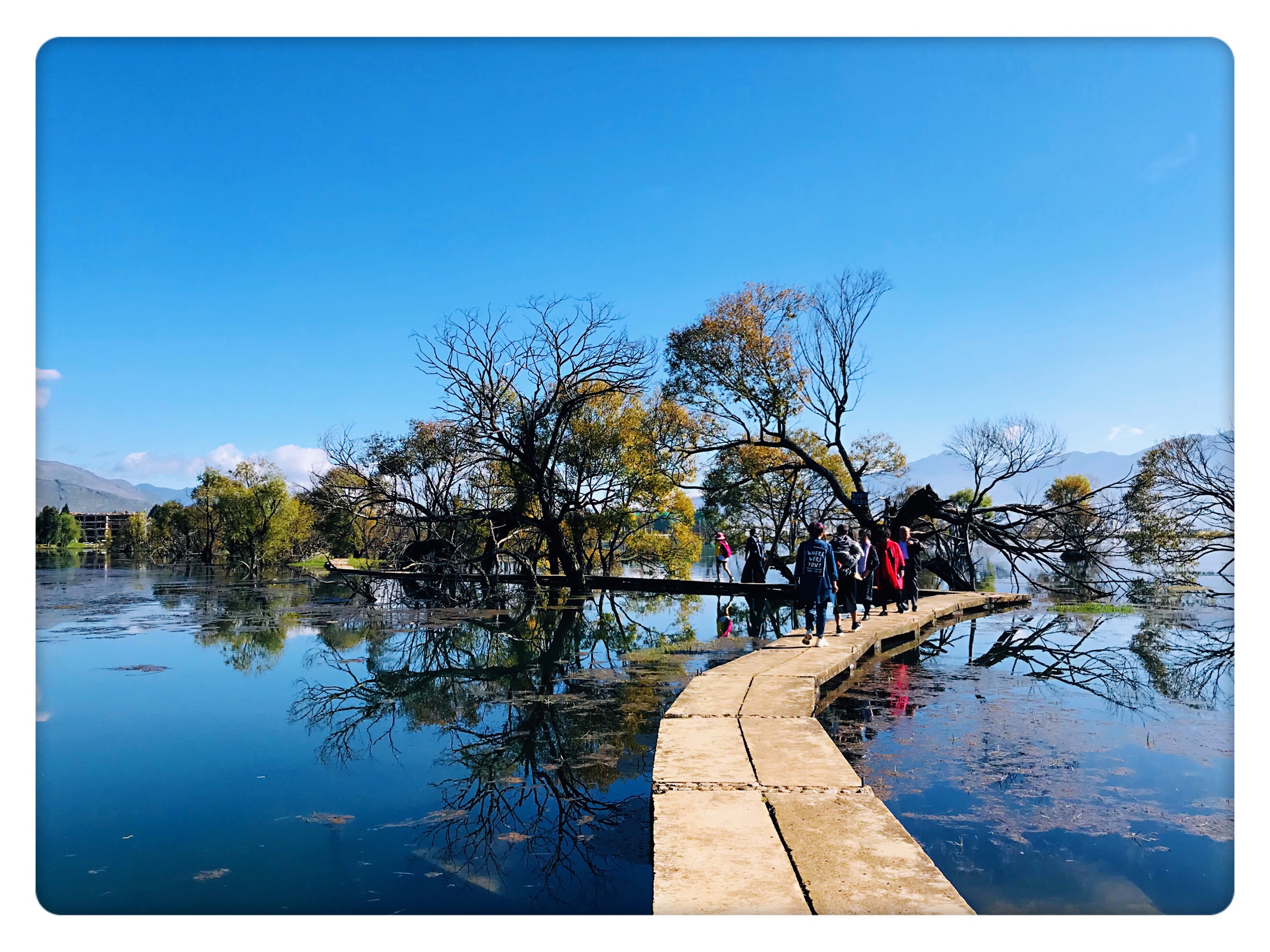 银都水乡原名石寨子,位于大理州鹤庆县草海镇新华村,是由七个典型的