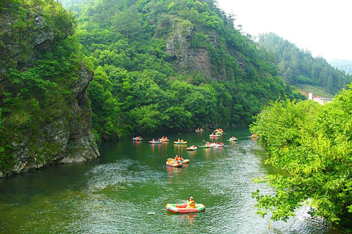 雄诗豪歌群共咏松图