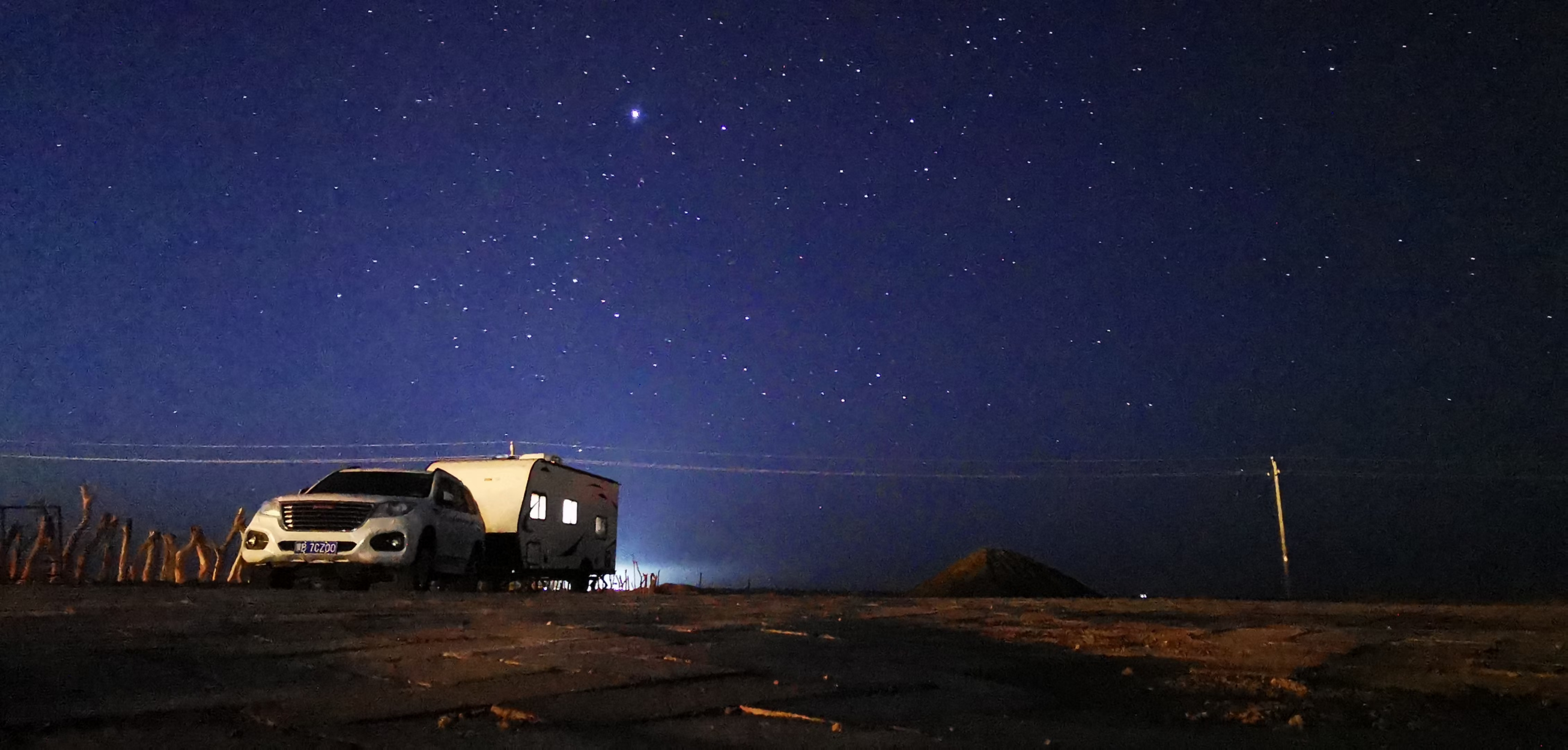 房车营地夜景图片