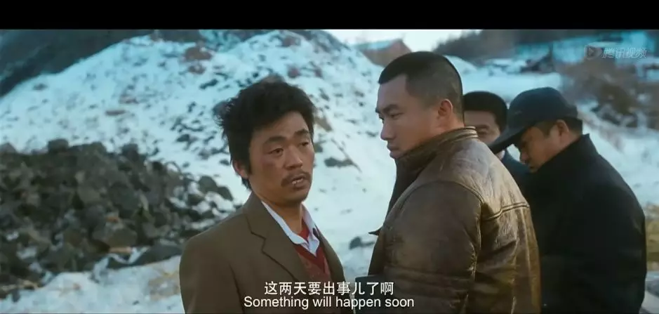 树先生待在树上,看着脚下的众人,自己笑出了眼泪.