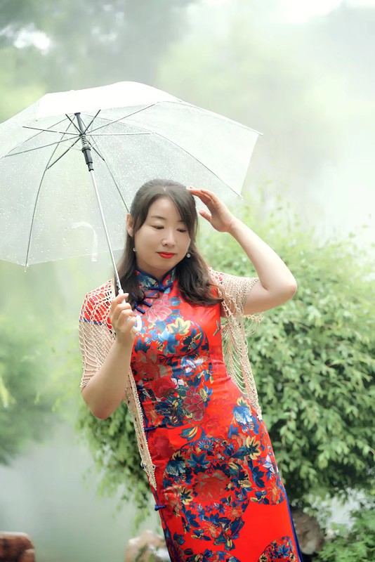 雨中旗袍