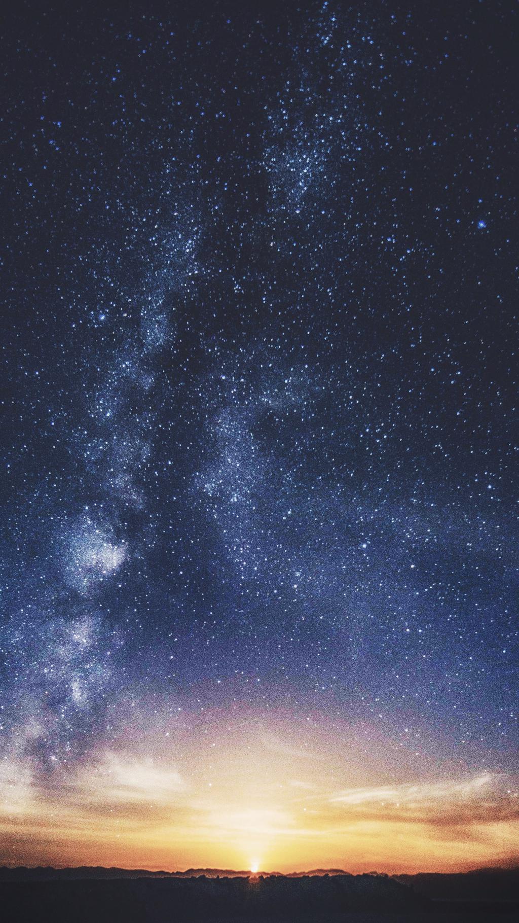 我愿是繁星  舍给一个夏天的夜晚  我愿是千万条江河  流向唯一的海洋