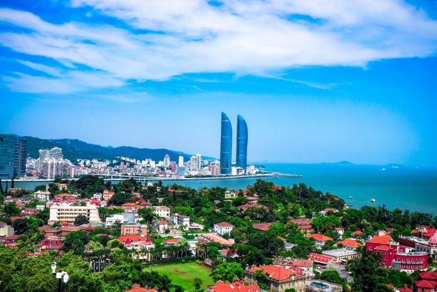 日光岩,眺望大海,共享甘甜 基隆港,海景美丽,风情一片 鼓浪屿,日夜