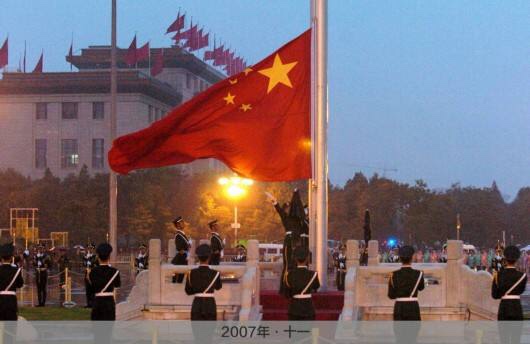 一朵花的绽放感受你的风姿当我以万里长城上一块砖的厚重感受你的历史