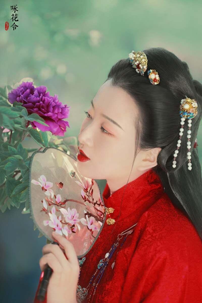 芳      草 【词林正韵】 文/绿怡香轩 烟微,山垠斜照, 凌波影,翠卷愁