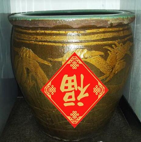 卫生间,垃圾箱民间说法认为,在房子里面,即使福字倒了,福气也会倒在