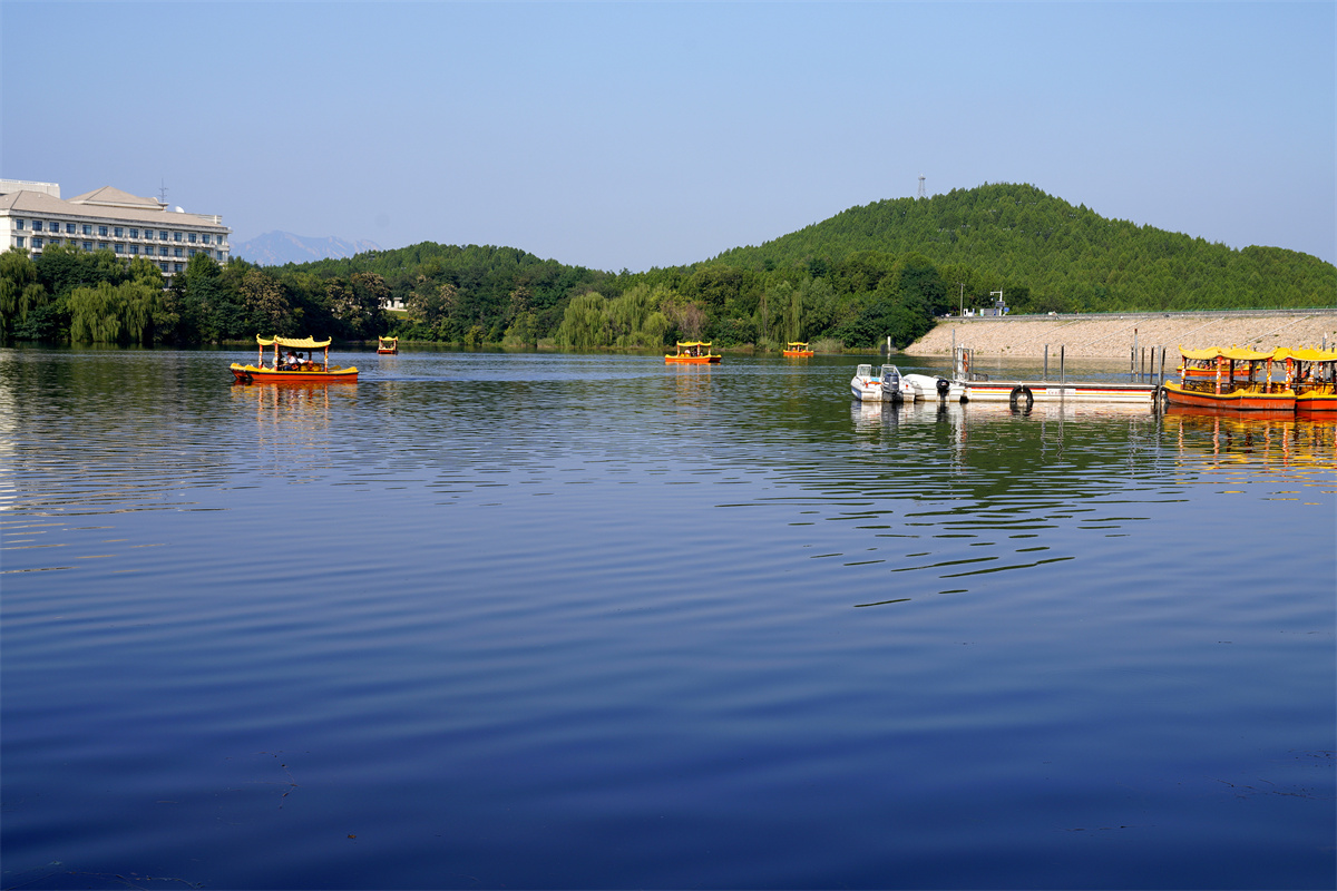 日出东方,钟情山水之美,品味中外美食