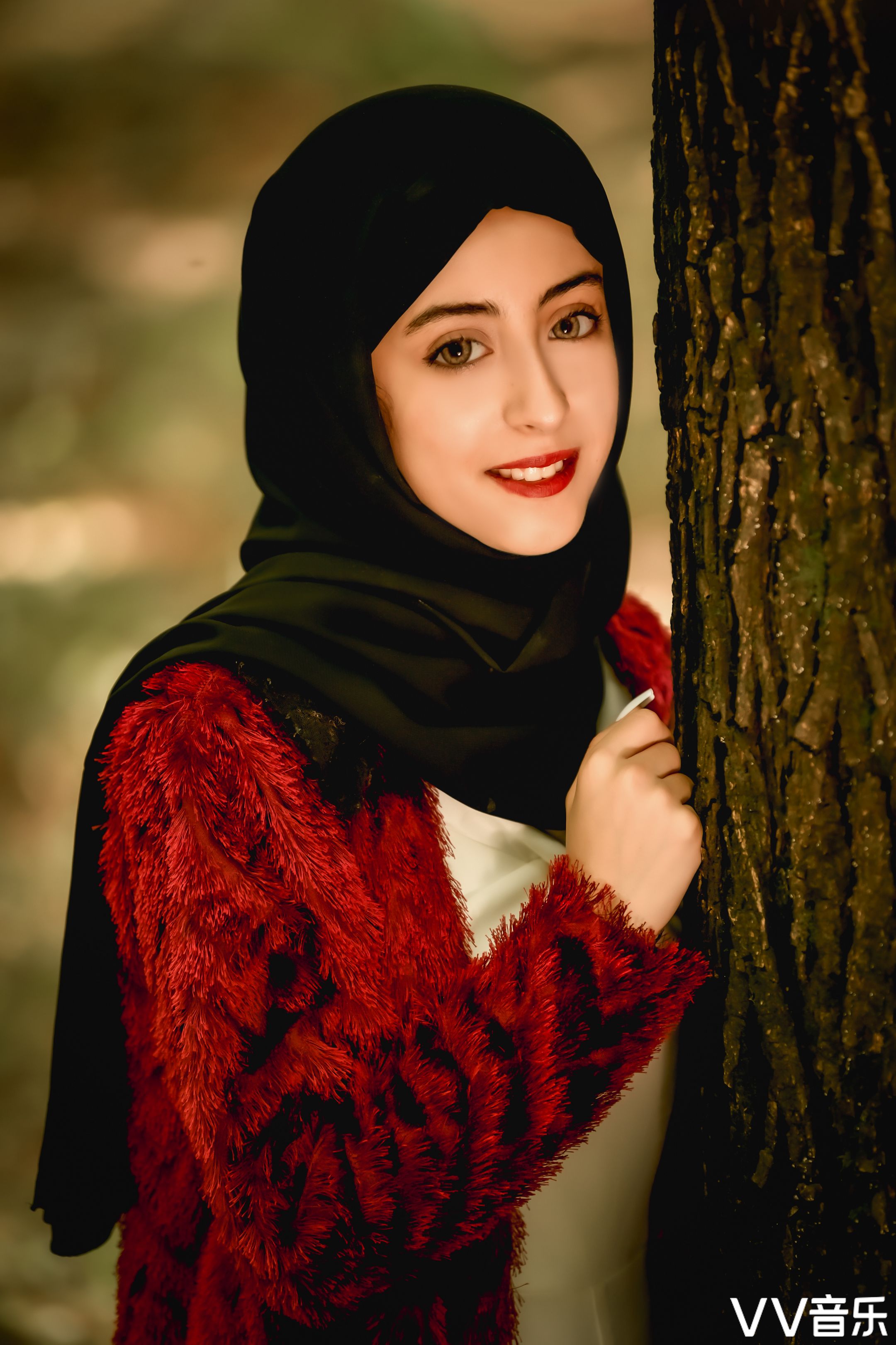 人像摄影,是以人物为主要创作对象的摄影形式;人像摄影,以刻画与