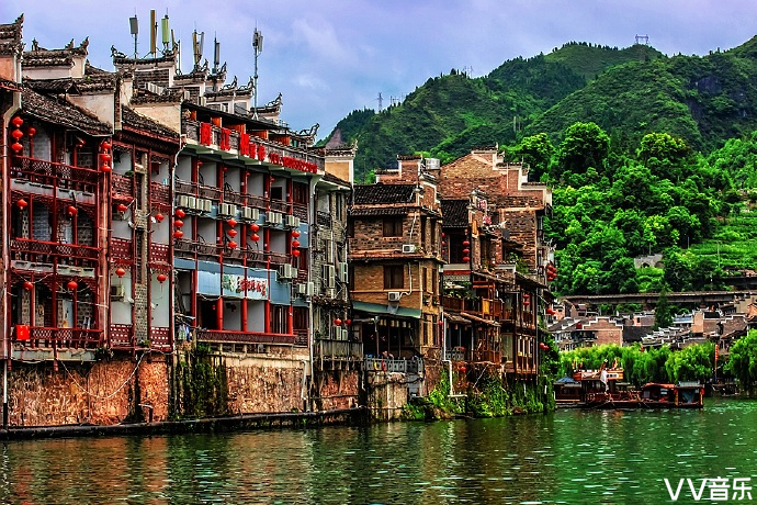 镇远古镇,素有"东方水上威尼斯"美誉,是贵州最值得一逛的古镇