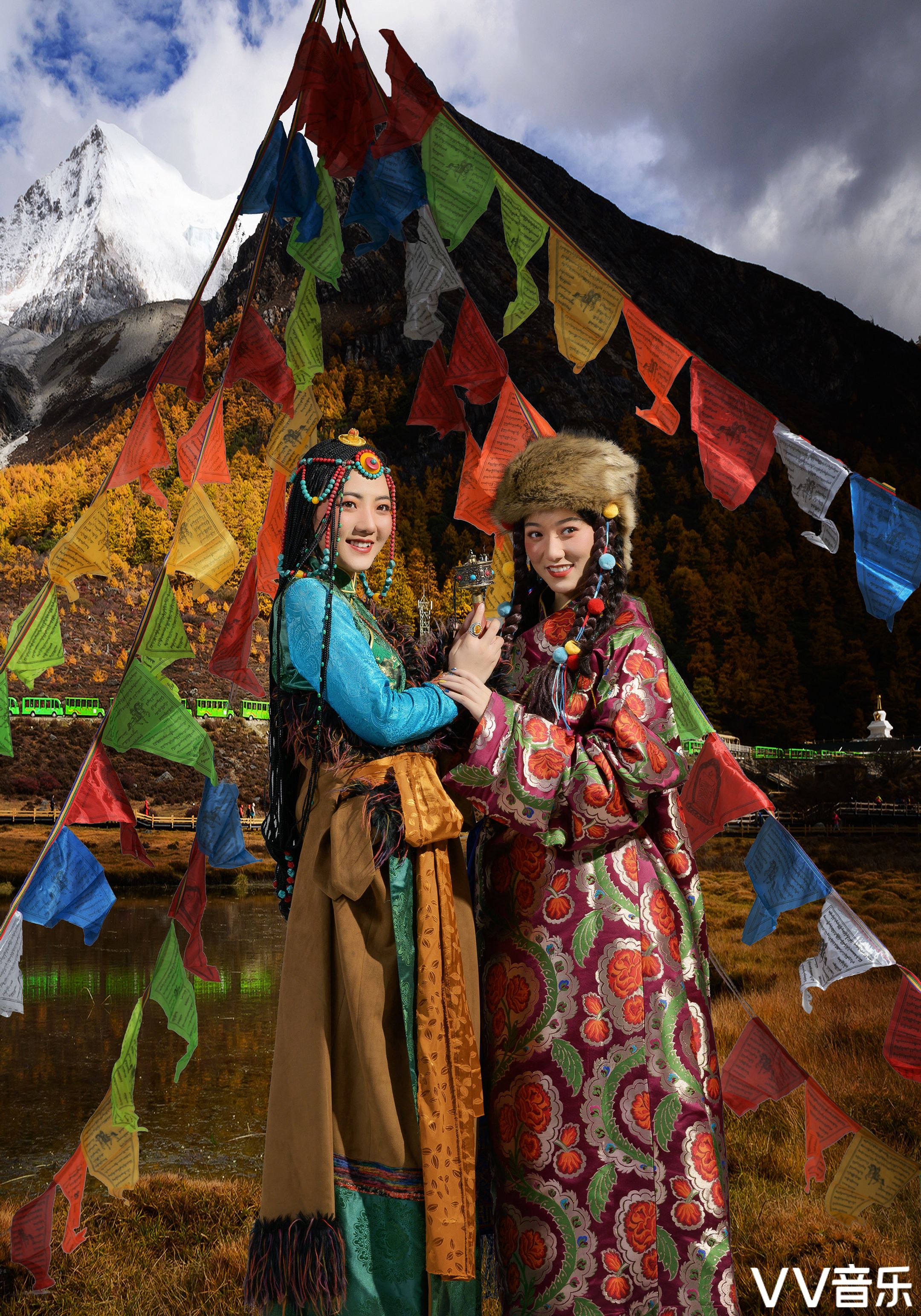 我不信神 但信天,信地 以一个虔诚的朝圣者的参仰 葡伏在命运的旅程