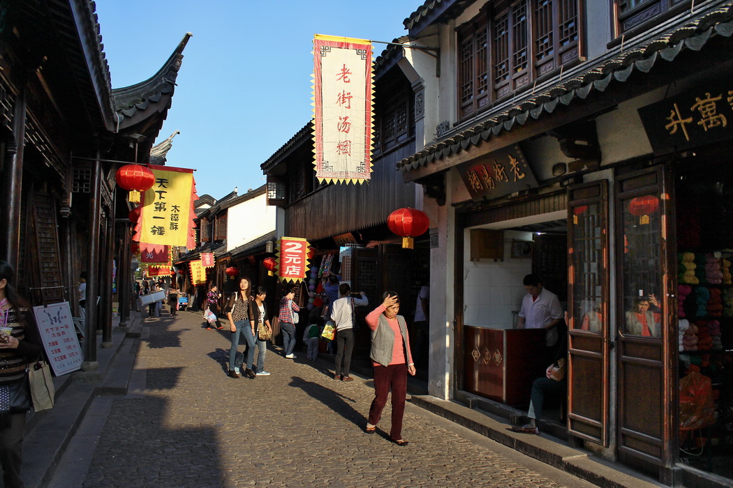 南翔老街(即市政府公布的双塔历史文化风貌保护区)坐落于南翔古镇的