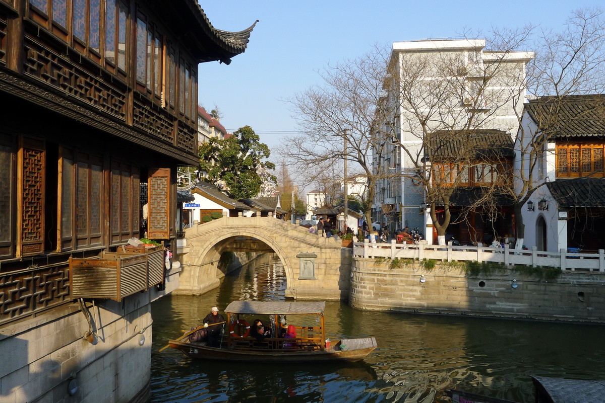 南翔老街(即市政府公布的双塔历史文化风貌保护区)坐落于南翔古镇的