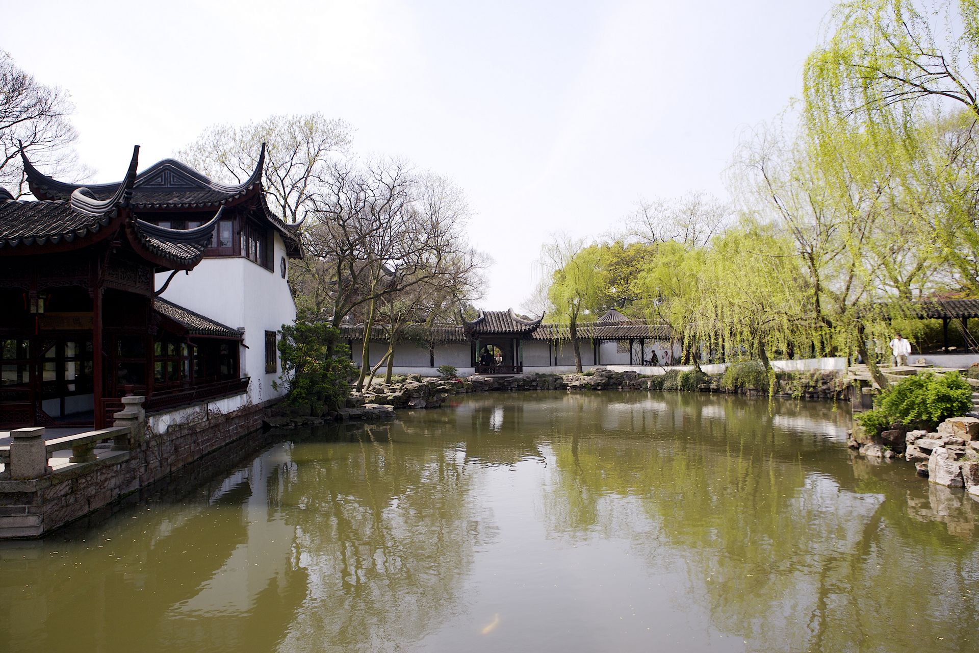 烟雨江南作者:路幼清素材提供:天空视频合成:行哥学读:水秀