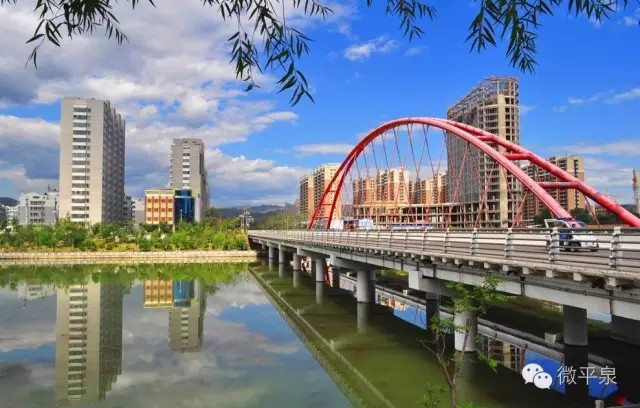 彩虹桥横跨东西市区辽太祖耶律阿保机 他是辽王朝的创始者 平泉就是