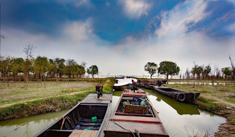 安徽巢湖全国五大淡水湖之一古镇的小吃和土菜也是很有名气和特色,有